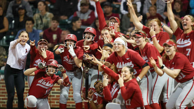 Alabama softball team celebrates home run